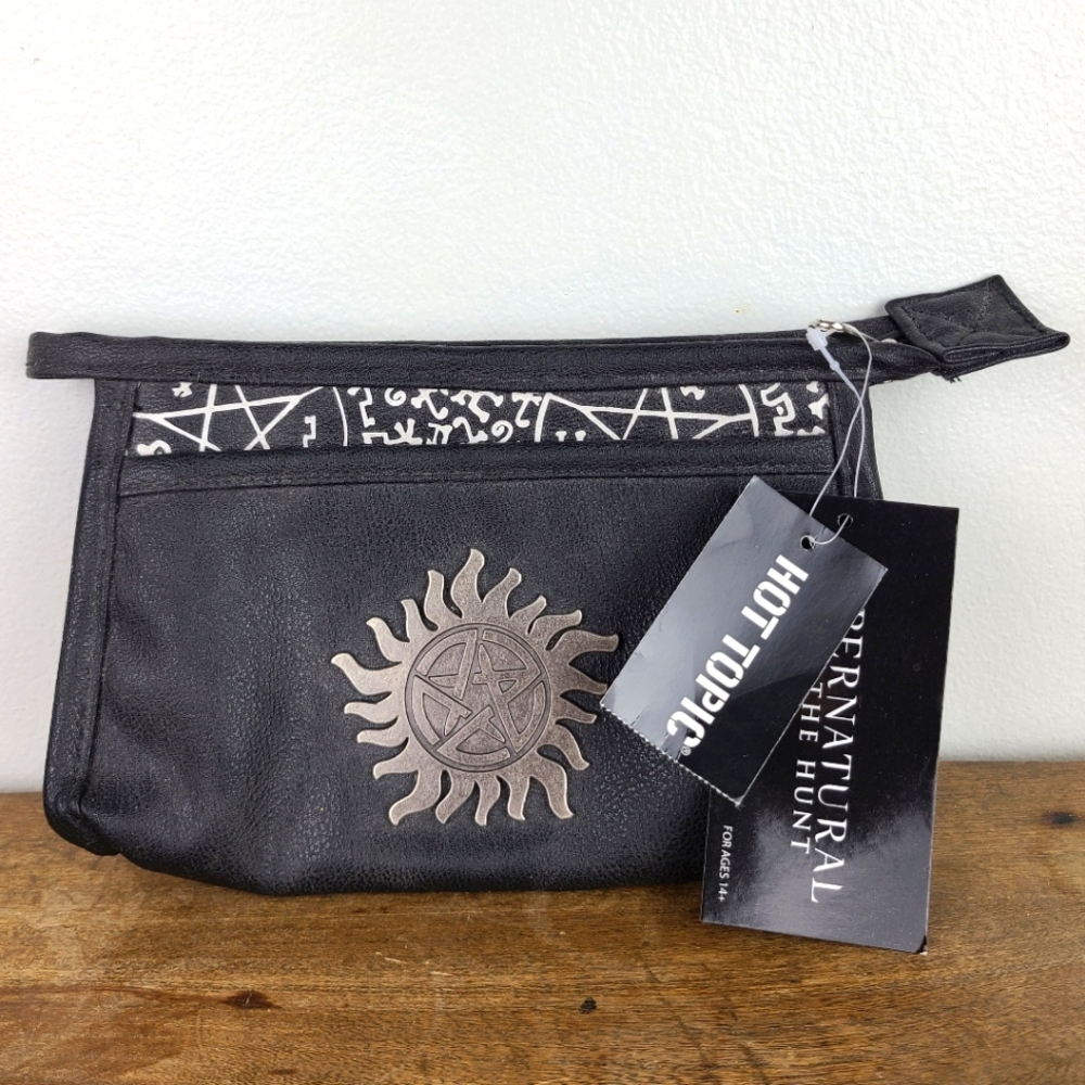 NWT Hot Topic Supernatural Metal Badge MUbag black and white clutch
